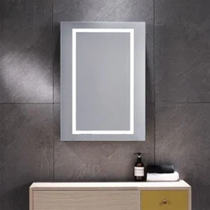 Zrcalo z ličili z LED lučmi